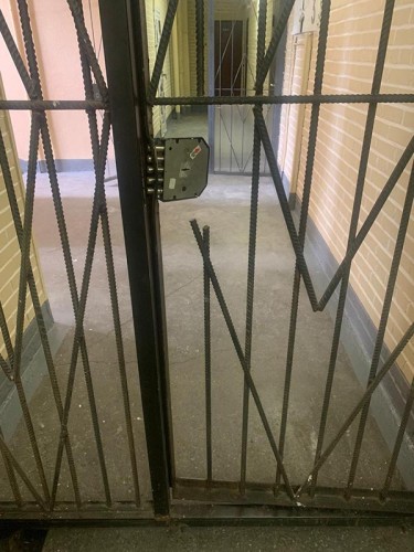 Монтаж врезного замка на дверь-решетку