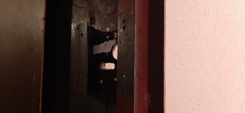 Подготовка посадочного места под замок в металлической двери