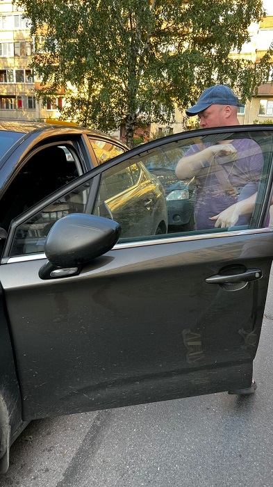 Успешное вскрытие двери автомобиля Citroen C4 с помощью подушки