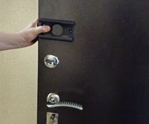 Установка замка Барьер 4Р на входную дверь